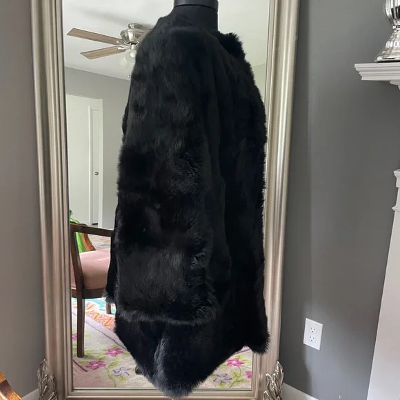 Luxurious Black Teddy Jacket with Plush Texture - Picture 4 of 8